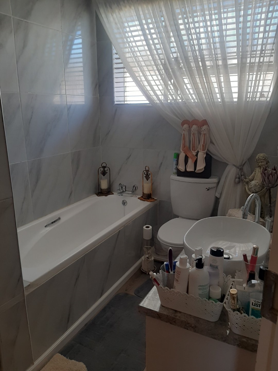 2 Bedroom Property for Sale in Morewag Free State